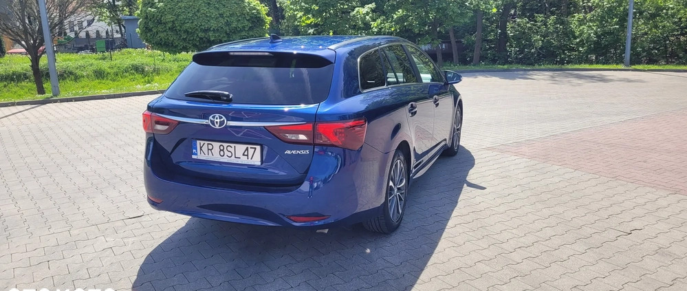 Toyota Avensis cena 69000 przebieg: 124000, rok produkcji 2017 z Kraków małe 79